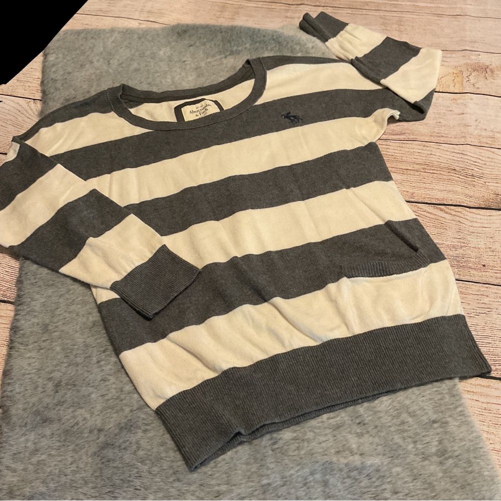Abercrombie & Fitch Gray Striped Sweater Size S